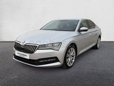 Usado Skoda Superb Ambition 150 CV (110 kW) 2021 Gris / plata Berlina