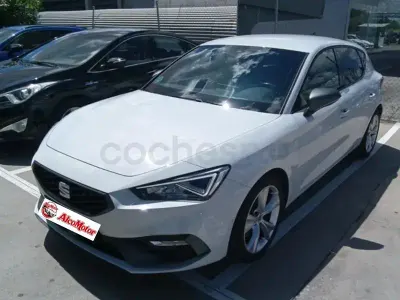 Usado Seat Leon FR 150 CV (110 kW) 2022 Blanco Berlina