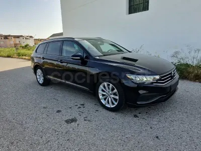 Usado VW Passat 122 CV (89 kW) 2022 Negro Familiar