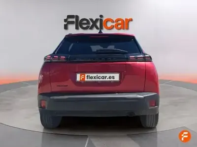 Usado Peugeot 2008 Active 100 CV (73 kW) 2023 Rojo SUV