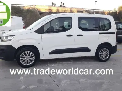 Usado Citroën Berlingo Feel 102 CV (75 kW) 2022 Blanco Monovolumen