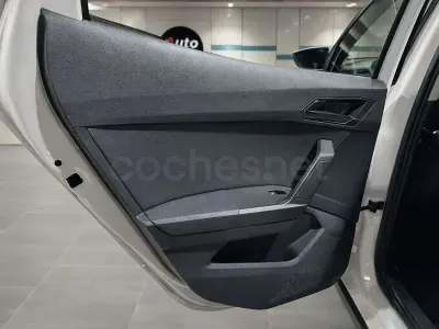 Usado Seat Arona Ecomotive 95 CV (69 kW) 2020 Blanco SUV