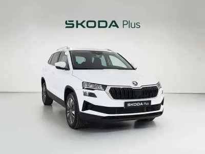 Usado Skoda Karoq Selection 150 CV (110 kW) 2025 Blanco SUV