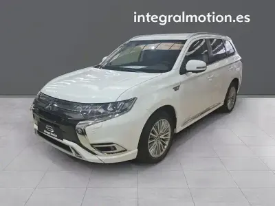 Usado Mitsubishi Outlander P-HEV 224 CV (164 kW) 2021 Blanco SUV