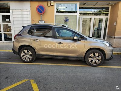 Usado Peugeot 2008 Style 100 CV (73 kW) 2017 Marrón SUV