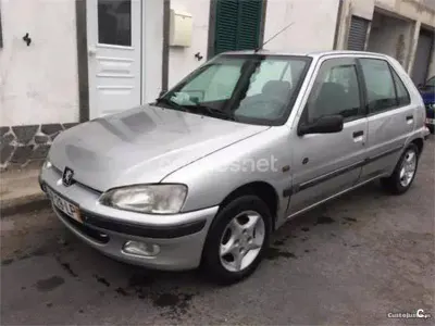 Usado Peugeot 106 60 CV (44 kW) 2002 Gris / plata Utilitario