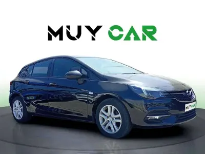 Usado Opel Astra Edition 110 CV (80 kW) 2021 Negro Utilitario