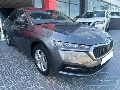 Usado Skoda Octavia Ambition 150 CV (110 kW) 2022 Gris Utilitario