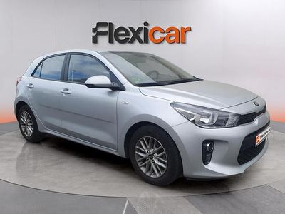 Usado Kia Rio 101 CV (74 kW) 2020 Gris Berlina