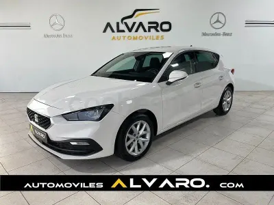 Usado Seat Leon Style 150 CV (110 kW) 2022 Blanco Berlina