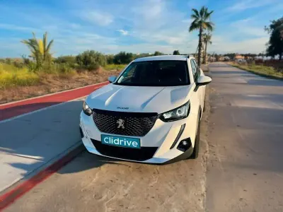 Usado Peugeot 2008 Allure 101 CV (74 kW) 2021 Blanco SUV