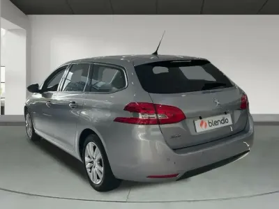 Usado Peugeot 308 Active 130 CV (95 kW) 2017 Gris Familiar