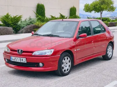 Begagnad Peugeot 306 71 HK (52 kW) 2001 Röd Sedan