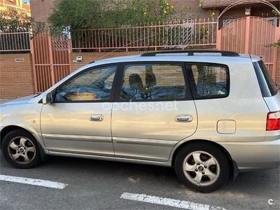 Usado Kia Carens LX 112 CV (82 kW) 2005 Gris / plata Monovolumen