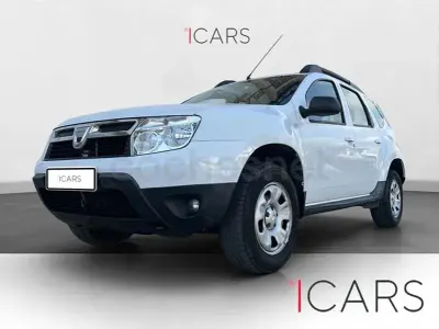 Usado Dacia Duster Lauréate 105 CV (77 kW) 2011 Blanco SUV