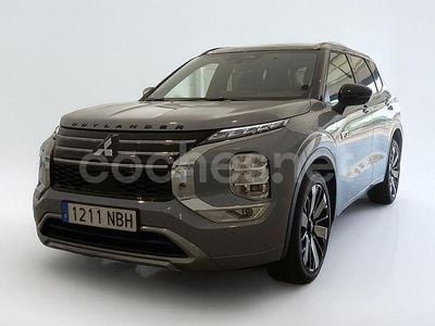 Usado Mitsubishi Outlander P-HEV 306 CV (225 kW) 2025 Gris / plata SUV