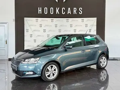Usado Skoda Fabia Ambition 95 CV (69 kW) 2021 Gris Utilitario