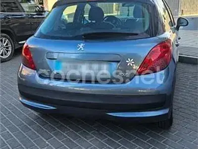 Usado Peugeot 207 70 CV (51 kW) 2008 Gris / plata Berlina