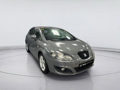 Usado Seat Leon Style 105 CV (77 kW) 2011 Gris / plata Utilitario