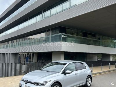 Usado VW Golf VIII 110 CV (80 kW) 2023 Gris / plata Berlina