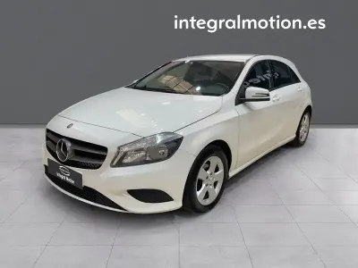 Käytetty Mercedes A180 Urban 122 HP (89 kW) 2014 Valkoinen