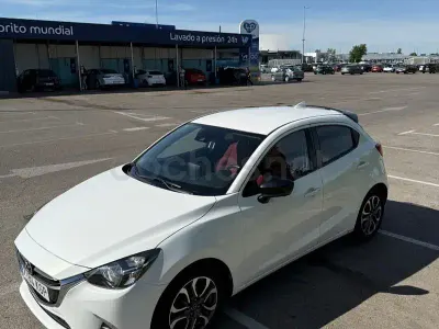 Usado Mazda 2 90 CV (66 kW) 2019 Blanco Berlina