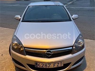 Gris / plata Usado 2008 Opel Astra GTC Sport Berlina | 3990 € (Precio justo)