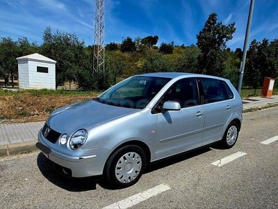 Usado VW Polo Trendline 75 HP (55 kW) 2002 Cinzento Sedan
