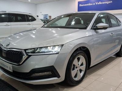 Gris / plata Usado 2021 Skoda Octavia Active Berlina | 15.900 € (Buen precio)