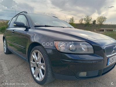 Käytetty Volvo V50 Momentum 220 HP (161 kW) 2004 Musta Farmari