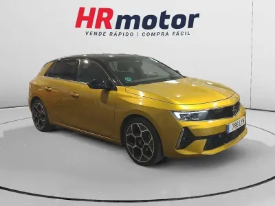 Usado Opel Astra Ultimate 131 CV (96 kW) 2022 Amarillo Utilitario