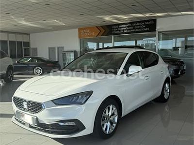 Usado Seat Leon Style 115 CV (84 kW) 2021 Blanco Familiar