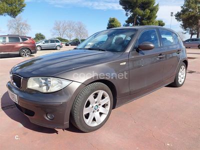 Usado BMW 118 122 CV (89 kW) 2006 Gris / plata Utilitario