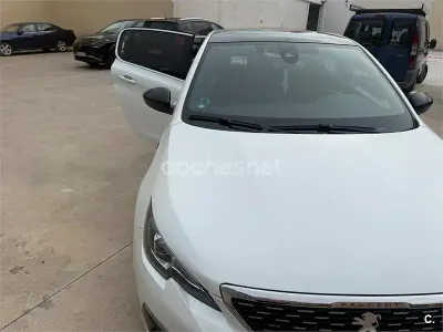 Usado Peugeot 308 Active 130 CV (95 kW) 2021 Blanco Berlina
