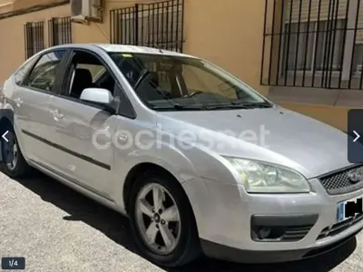 Usado Ford Focus Sport 116 CV (85 kW) 2006 Gris / plata Berlina