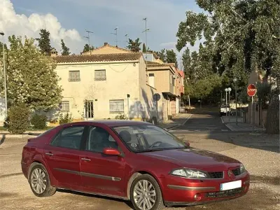 Usado Renault Laguna II Dynamique 130 CV (95 kW) 2006 Rojo Berlina