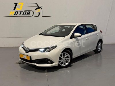 Usado Toyota Auris Active 116 CV (85 kW) 2015 Blanco Berlina