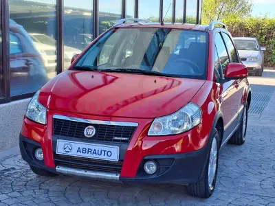 Usado Fiat Sedici Emotion 120 CV (88 kW) 2009 Rojo SUV