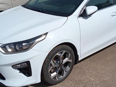 Usado Kia Ceed 120 CV (88 kW) 2019 Blanco Utilitario