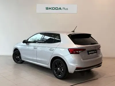 Usado Skoda Fabia Selection 95 CV (69 kW) 2024 Gris plata Utilitario