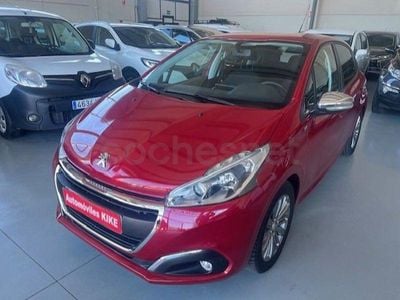 Usado Peugeot 208 Access 82 CV (60 kW) 2016 Granate Utilitario