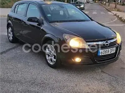 Usado Opel Astra Cosmo 100 CV (73 kW) 2005 Negro Berlina