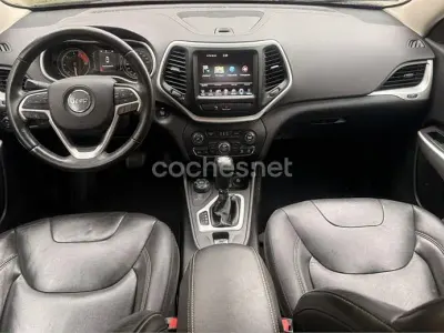 Usado Jeep Cherokee Night Eagle 185 CV (136 kW) 2018 Gris / plata SUV