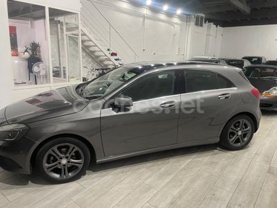Usado Mercedes A180 Urban 109 CV (80 kW) 2015 Gris / plata Berlina