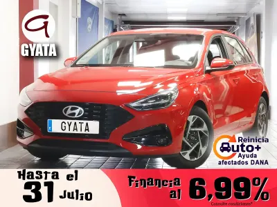 Begagnad Hyundai i30 120 HK (88 kW) 2024 Röd
