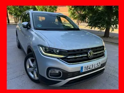 Usado VW T-Cross Sportline 110 CV (80 kW) 2022 Gris / plata SUV