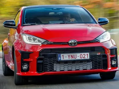 Usado Toyota Yaris 261 CV (191 kW) 2025 Burdeos Utilitario