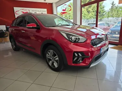 Usado Kia Niro 140 CV (102 kW) 2021 Rojo SUV