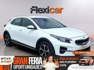 Usado Kia XCeed 136 HP (100 kW) 2021 Branco SUV