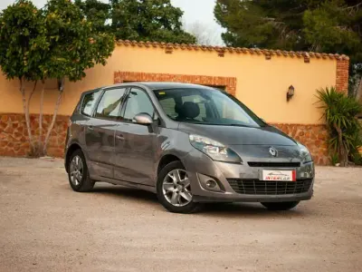 Usado Renault Grand Scénic 110 CV (80 kW) 2011 Beige Monovolumen